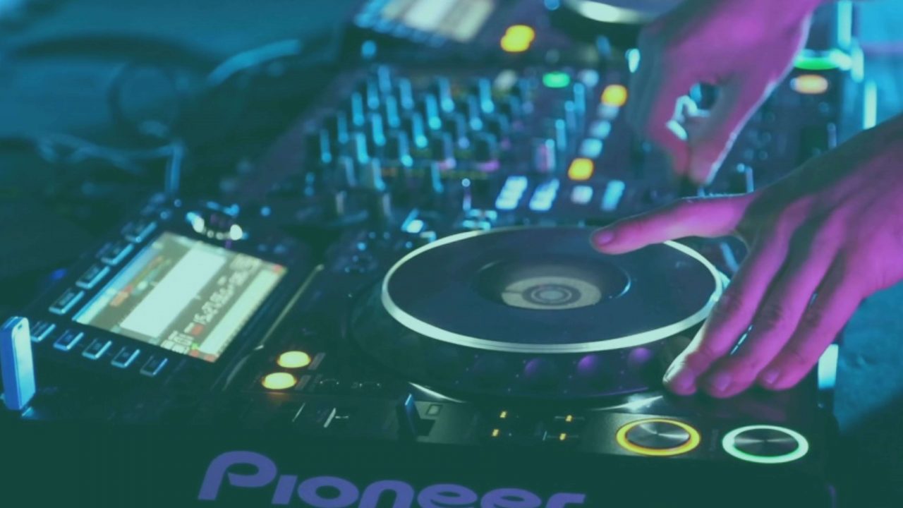 What’s the Difference Between a Music  Producer and a DJ?