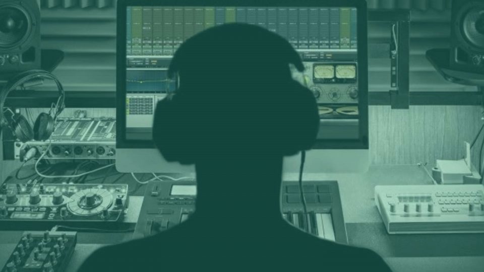 What’s the Difference Between a Music Producer and a Beat Maker?