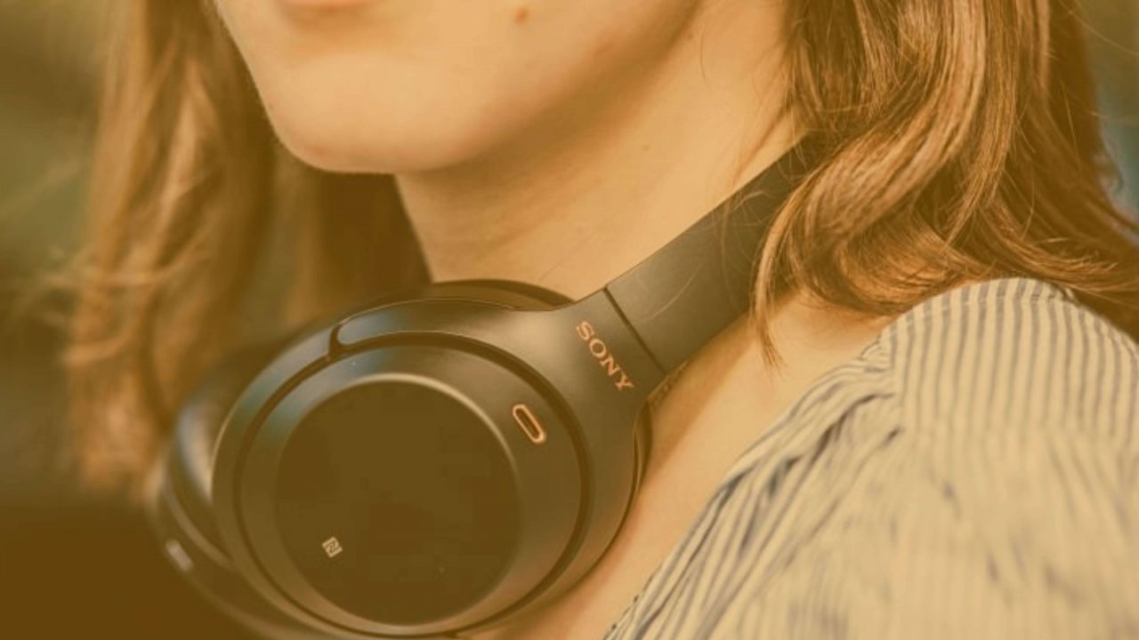 Our 5 Picks of Bluetooth Headphones You Should Be Jamming on the Bus With