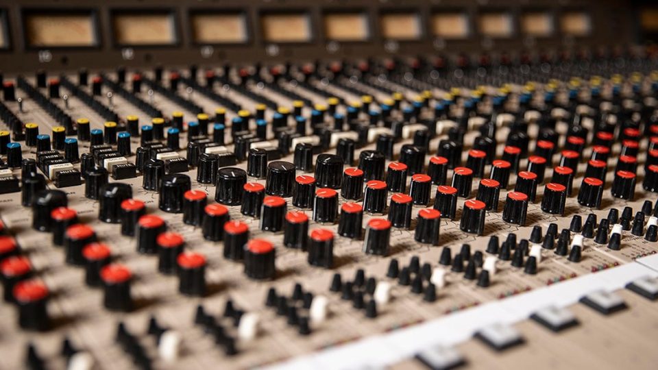 How to improve your mixes – 10 useful tips for Music Producers