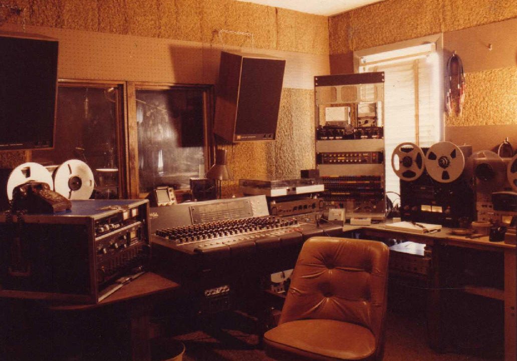 How to create a vintage sound inside a DAW