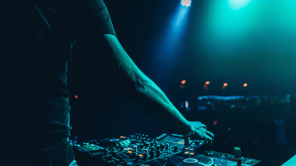 The 7 Essential Rules of DJing