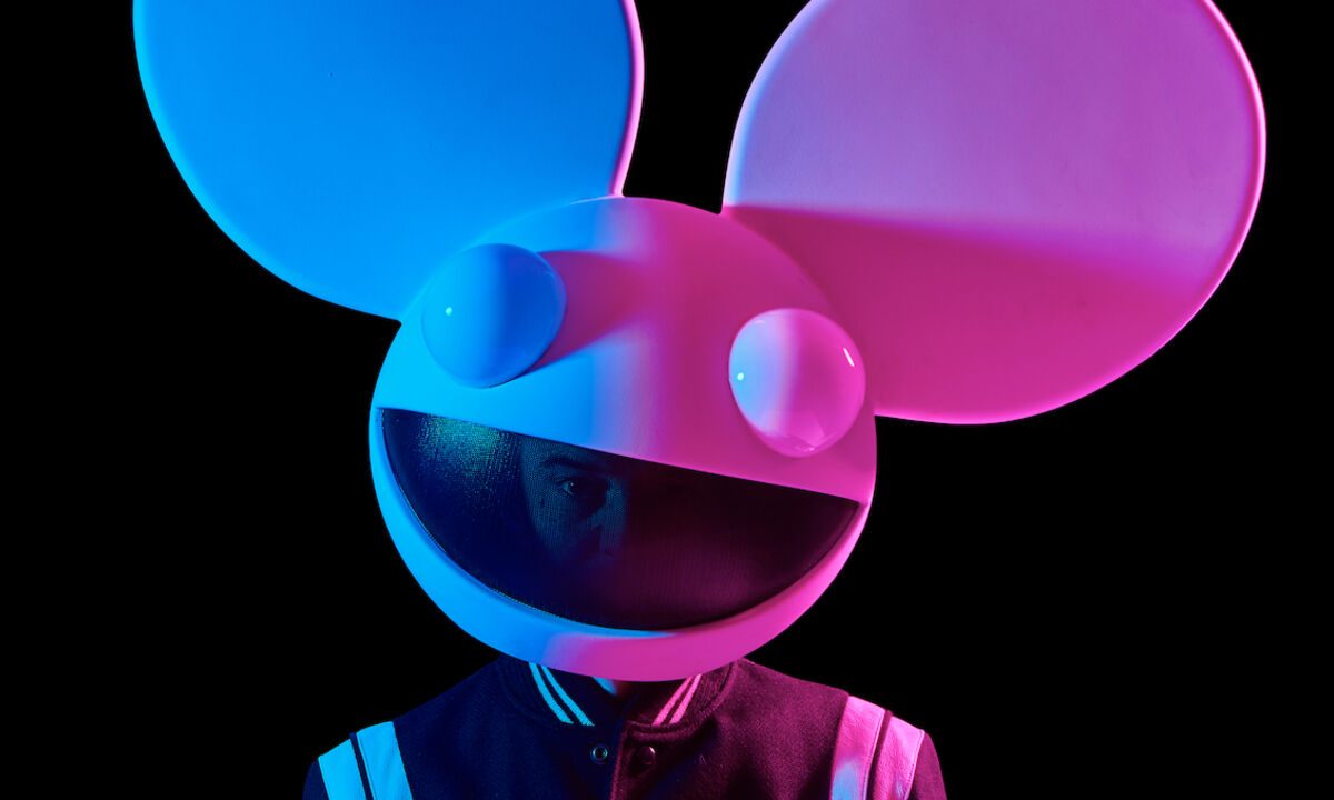 Deadmau5 accidentally finds himself in a Sandstorm!